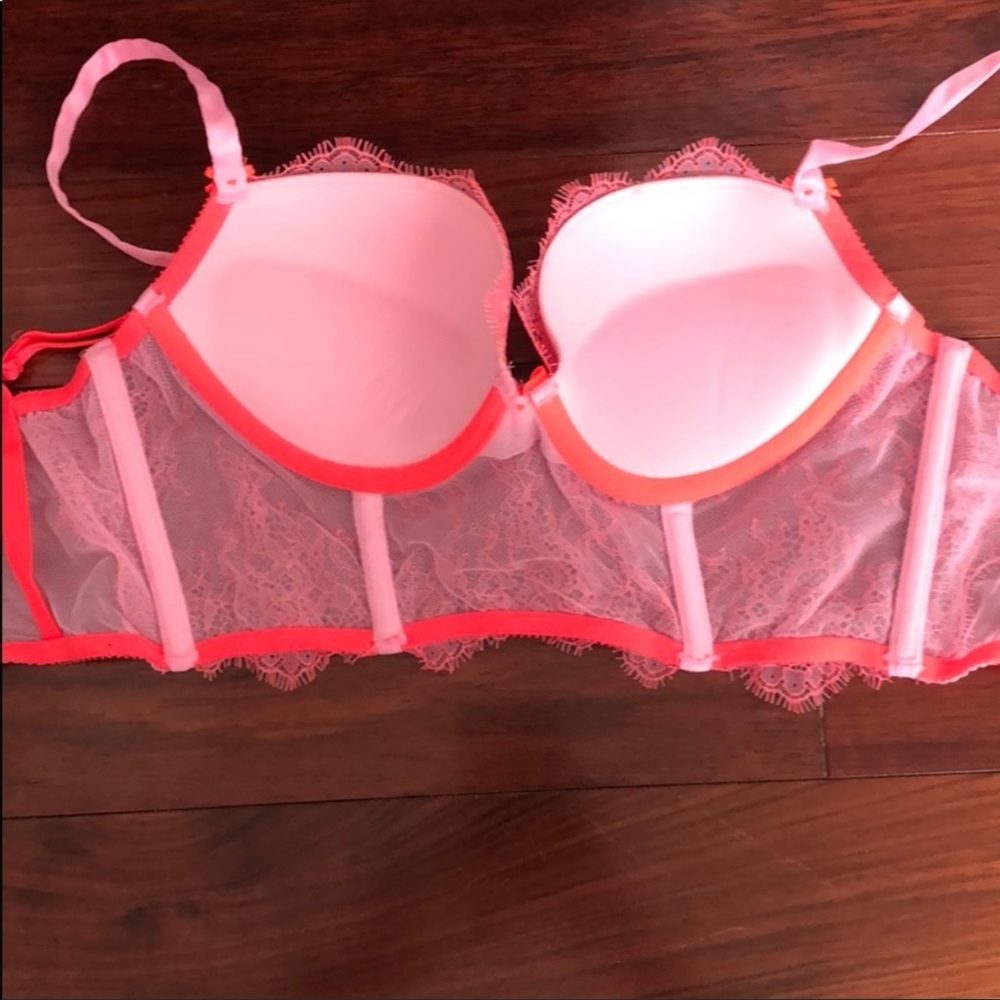 Victoria’s Secret Very Sexy Demi Bra 32D - Picture 2 of 4